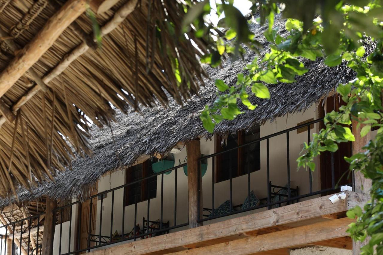 Bahari Beach Bungalows ジャンビアニ エクステリア 写真