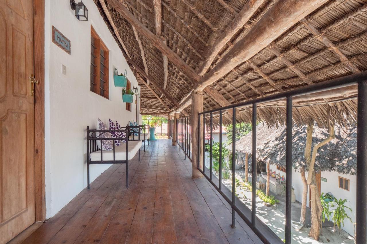 Bahari Beach Bungalows ジャンビアニ エクステリア 写真
