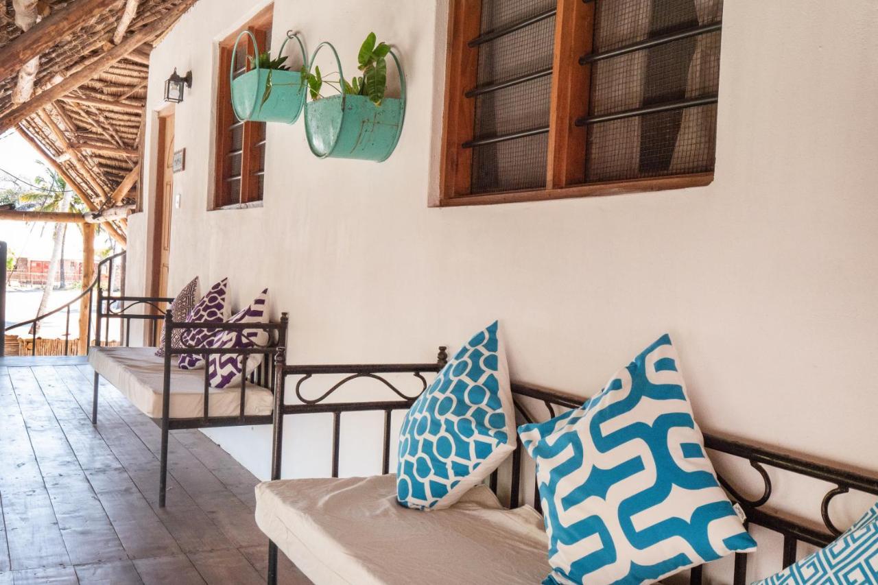 Bahari Beach Bungalows ジャンビアニ エクステリア 写真