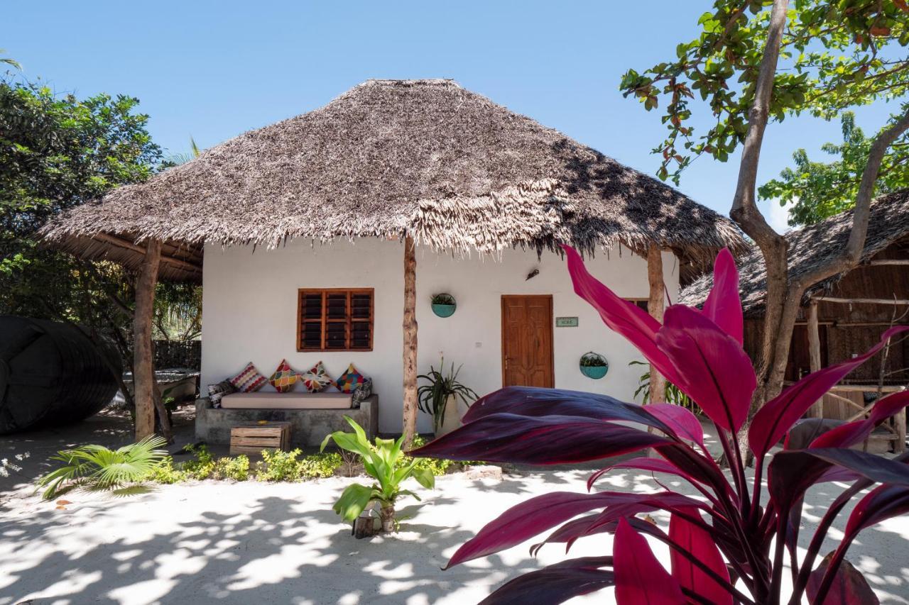 Bahari Beach Bungalows ジャンビアニ エクステリア 写真