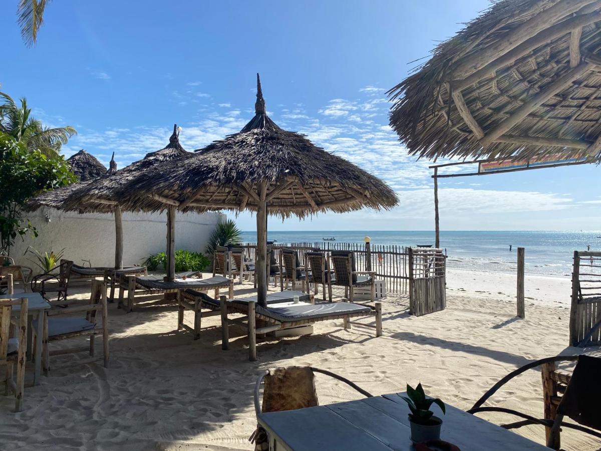 Bahari Beach Bungalows ジャンビアニ エクステリア 写真
