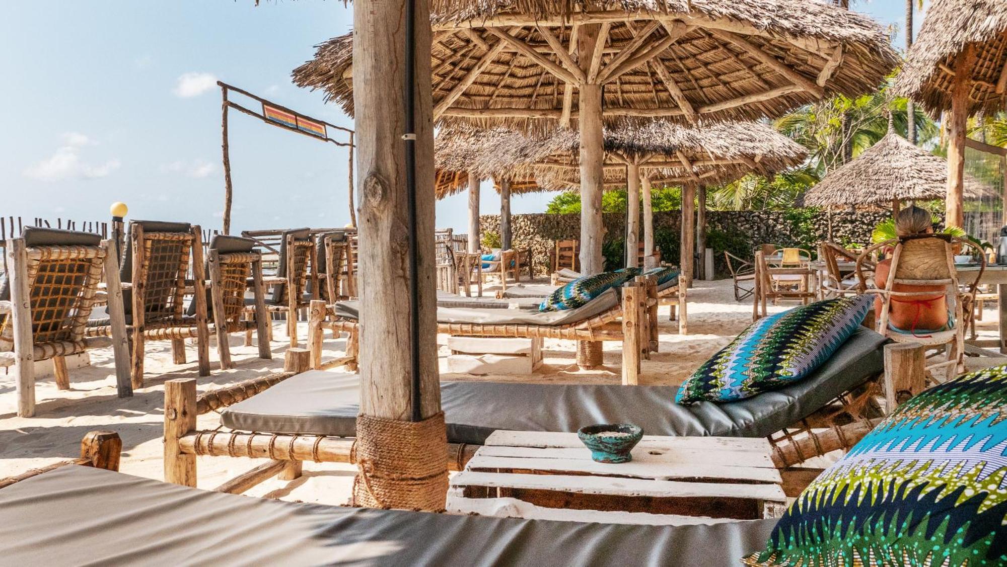 Bahari Beach Bungalows ジャンビアニ エクステリア 写真