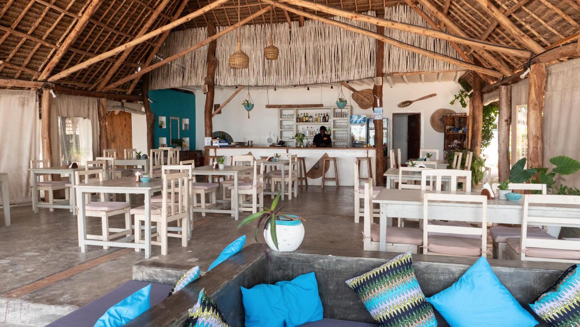 Bahari Beach Bungalows ジャンビアニ エクステリア 写真
