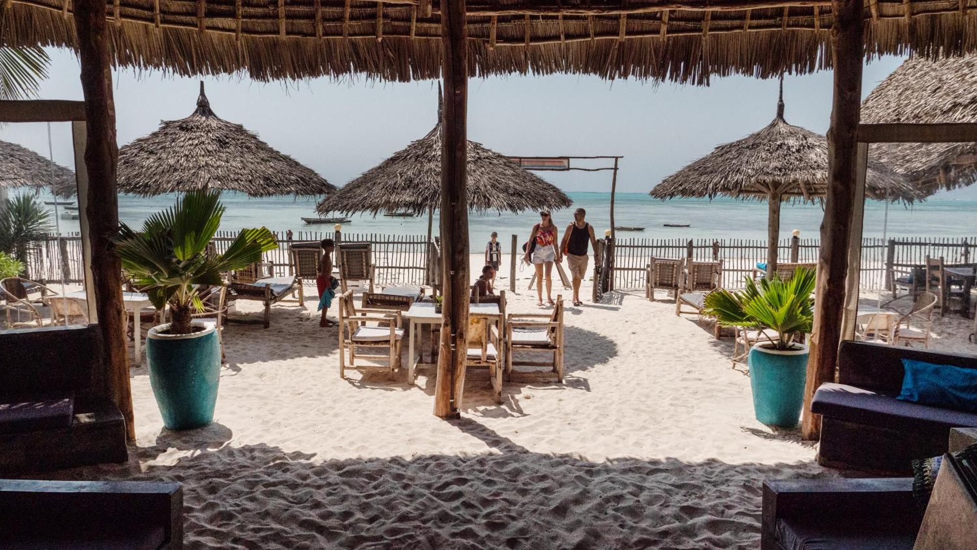 Bahari Beach Bungalows ジャンビアニ エクステリア 写真