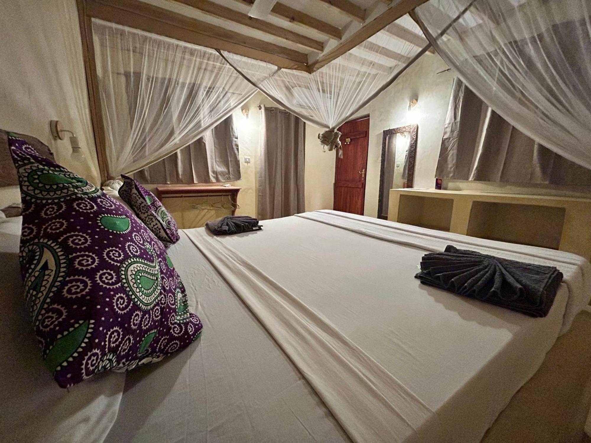 Bahari Beach Bungalows ジャンビアニ エクステリア 写真