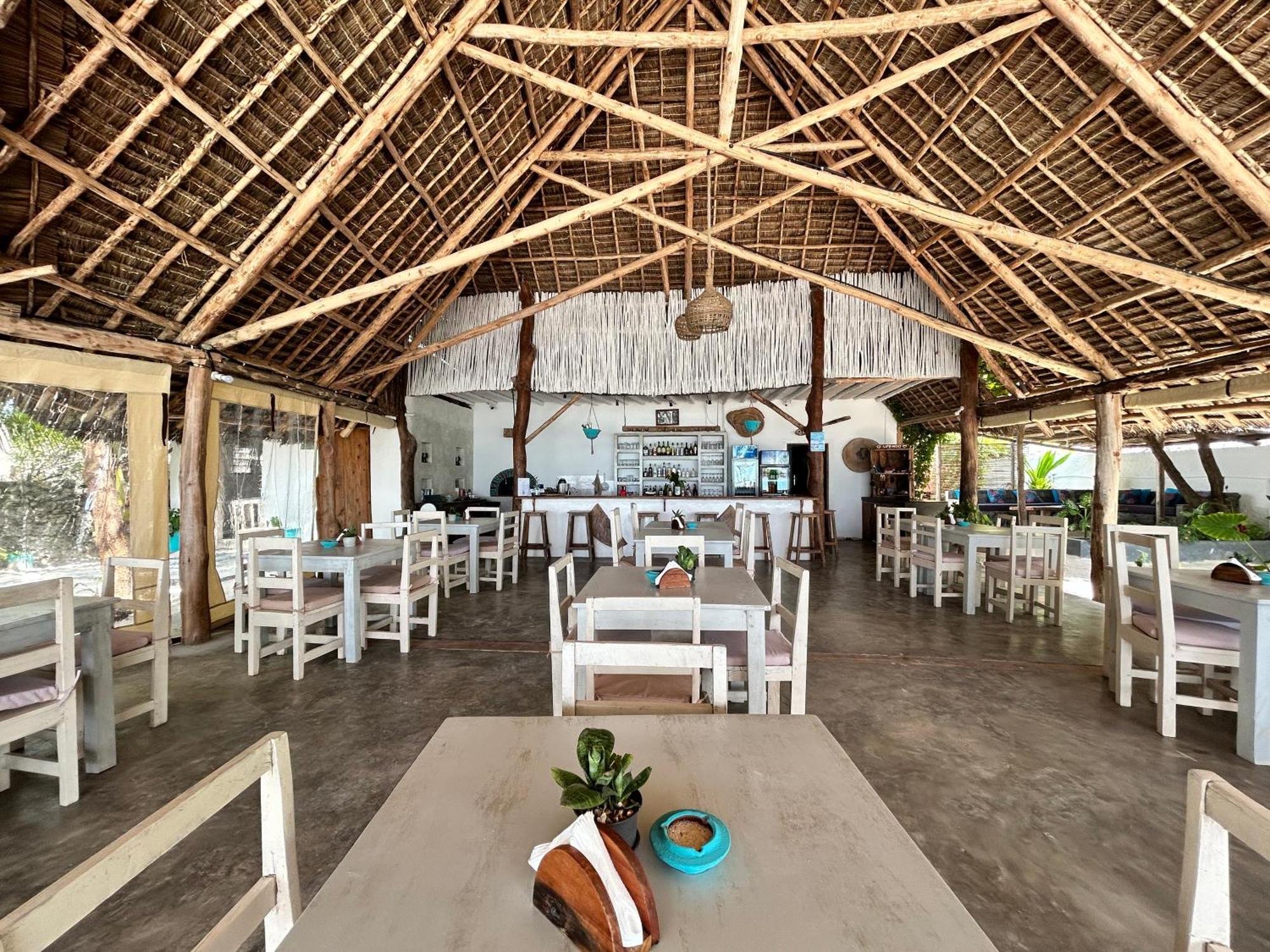 Bahari Beach Bungalows ジャンビアニ エクステリア 写真